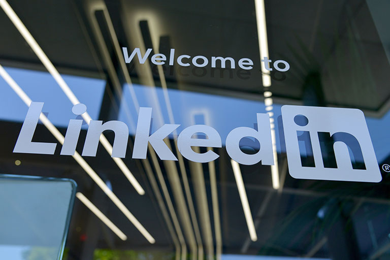7-Powerful-LinkedIn-Tips-to-Grow-your-Company-Page-Followers-Faster-1